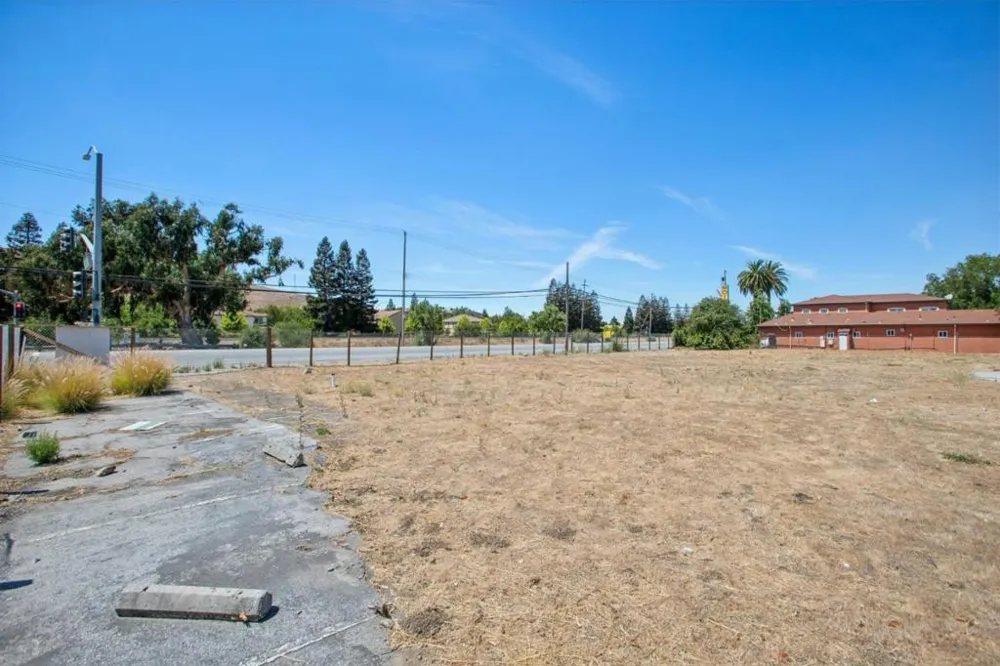 25 Peebles Avenue Morgan Hill, CA 95037