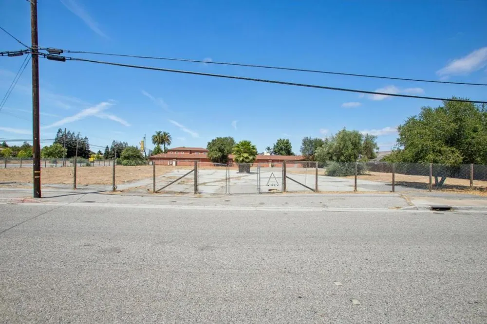 25 Peebles Avenue Morgan Hill, CA 95037