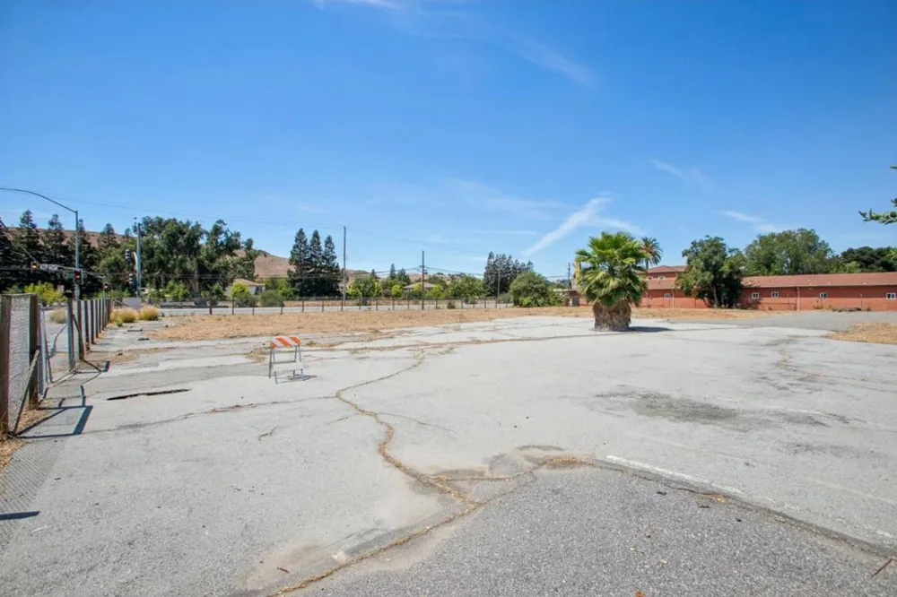 25 Peebles Avenue Morgan Hill, CA 95037