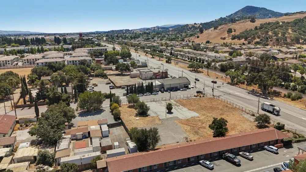 25 Peebles Avenue Morgan Hill, CA 95037