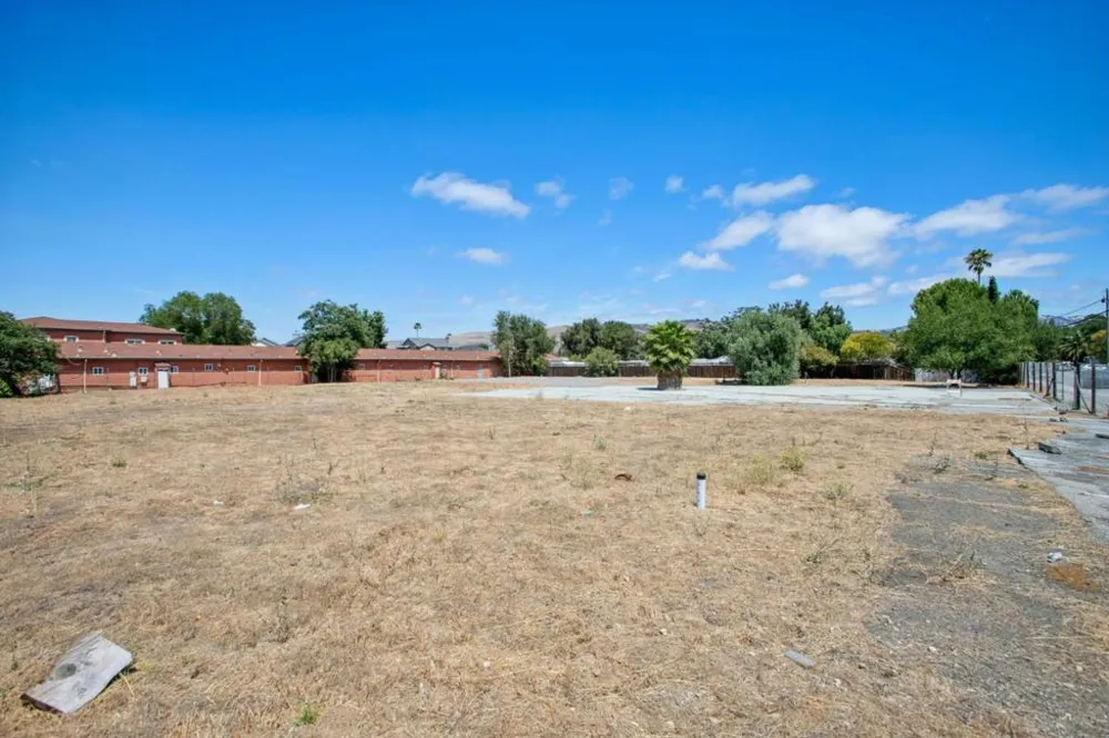 25 Peebles Avenue Morgan Hill, CA 95037