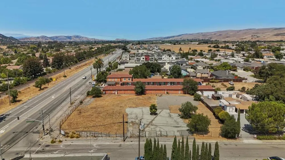 25 Peebles Avenue Morgan Hill, CA 95037