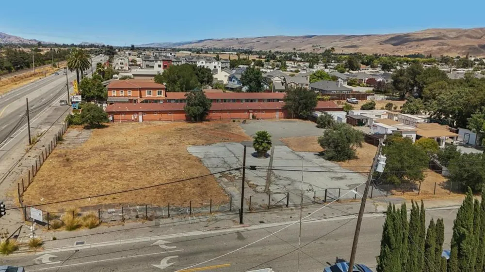 25 Peebles Avenue Morgan Hill, CA 95037