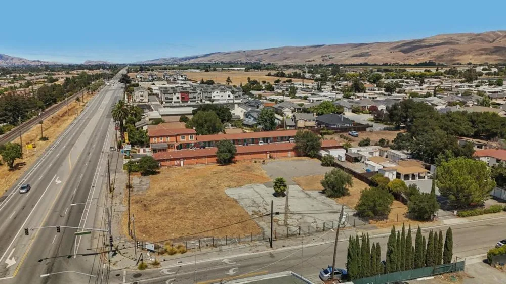 25 Peebles Avenue Morgan Hill, CA 95037