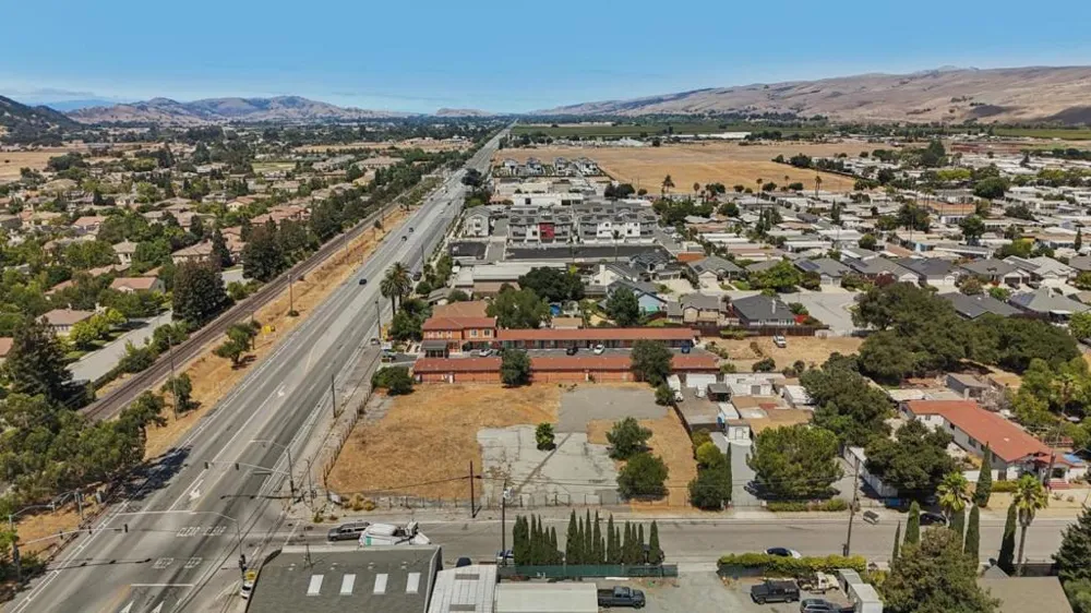 25 Peebles Avenue Morgan Hill, CA 95037
