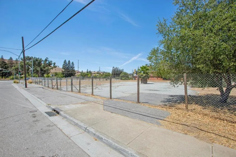 25 Peebles Avenue Morgan Hill, CA 95037