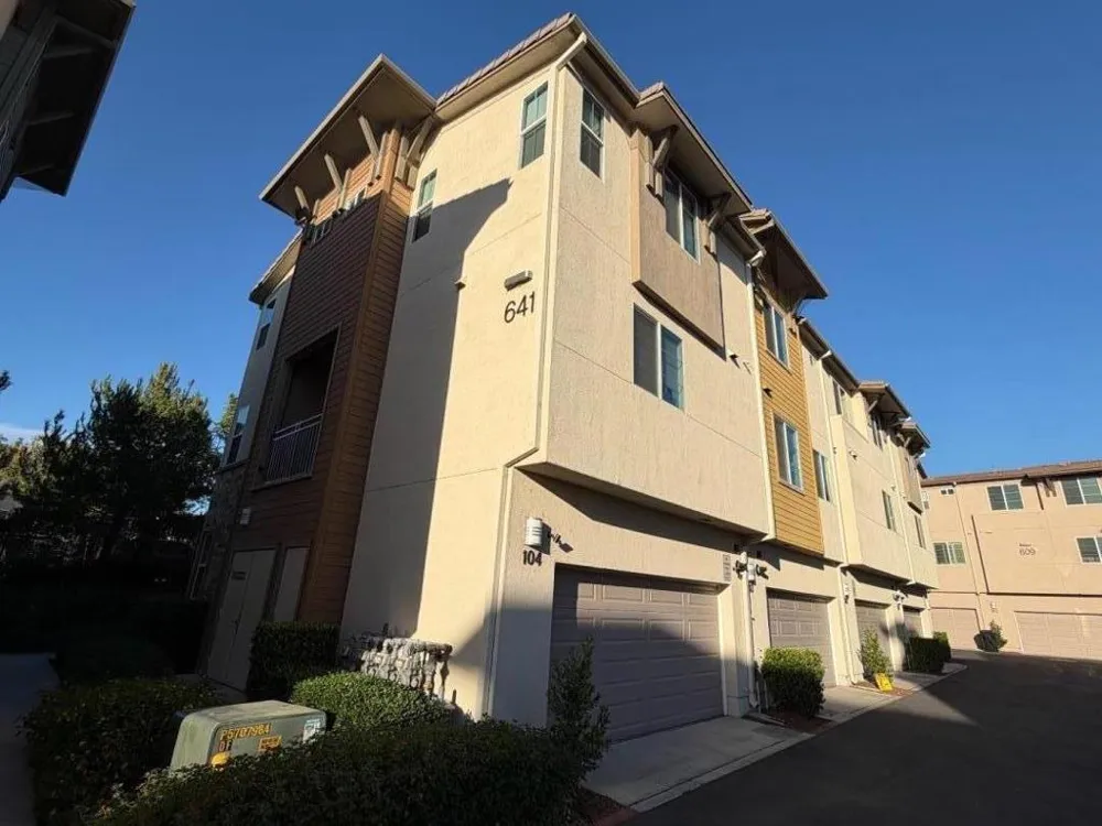 641 Savi Drive #104 Corona, CA 92878