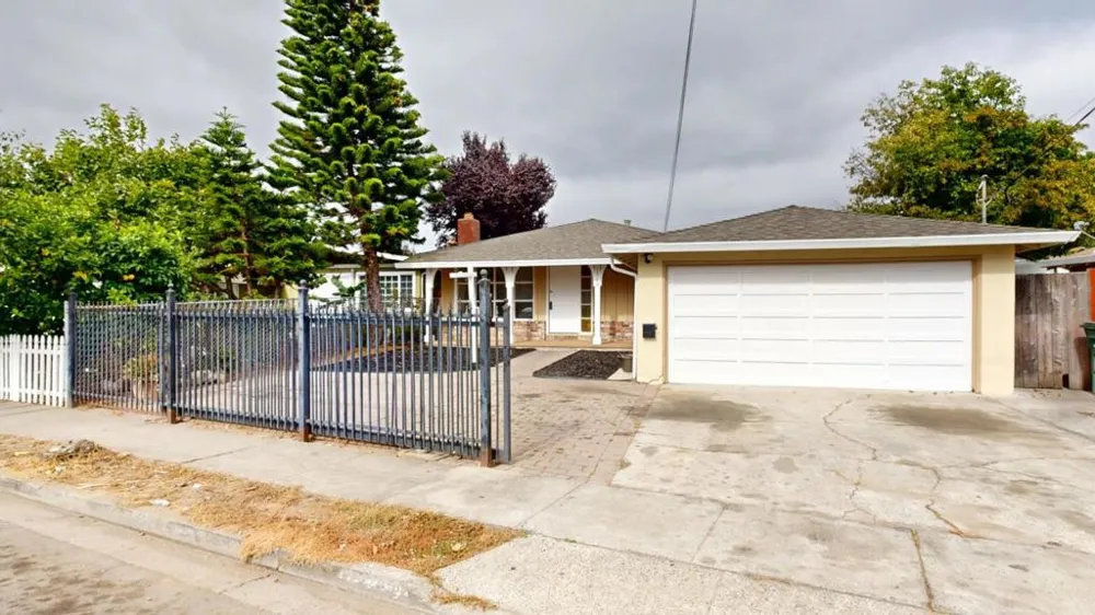 2543 Hazelwood Way East Palo Alto, CA 94303