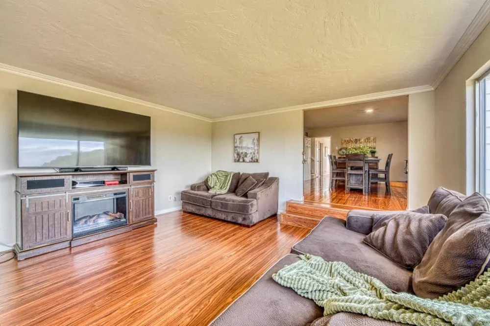 16985 Forrest Lane #B Royal Oaks, CA 95076