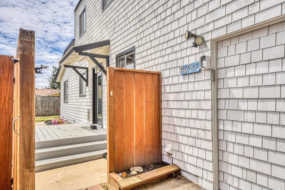 16985 Forrest Lane #B Royal Oaks, CA 95076