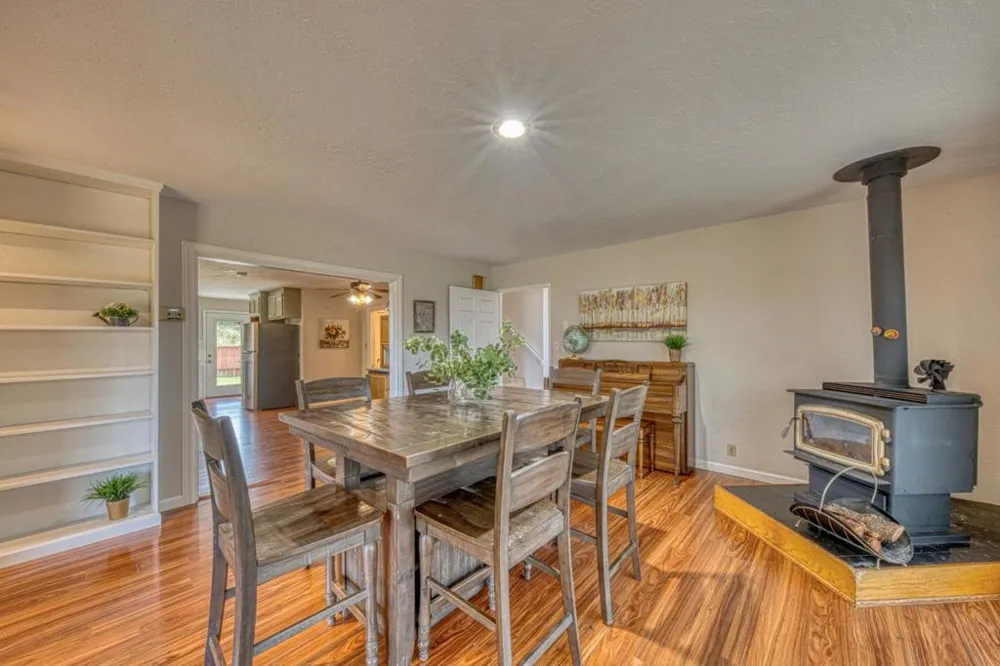 16985 Forrest Lane #B Royal Oaks, CA 95076