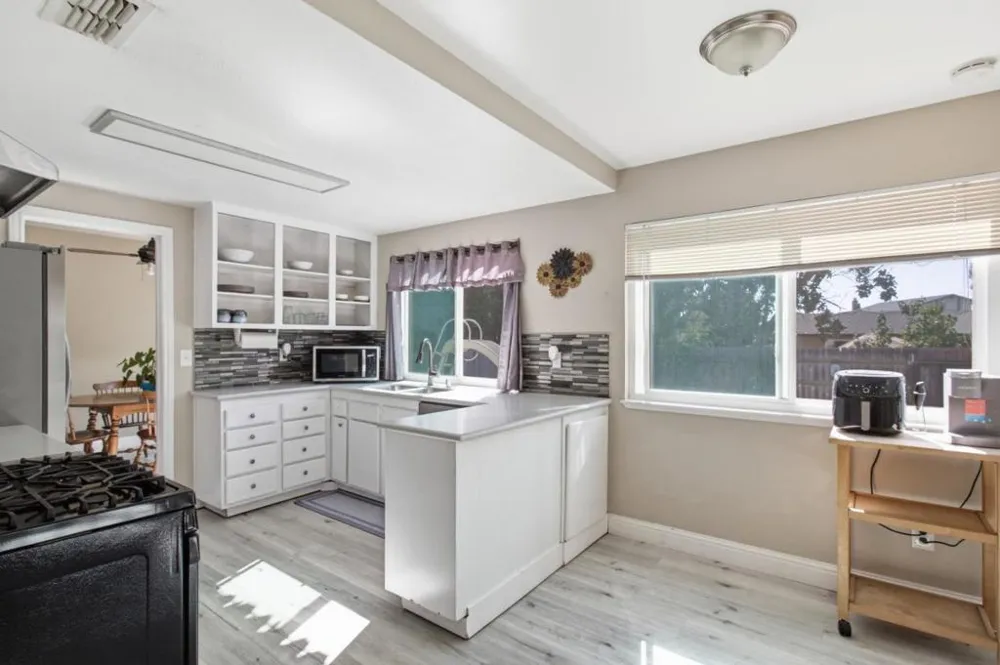 3016 Bettina Way Sacramento, CA 95826