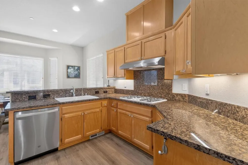 8039 Leno Drive Windsor, CA 95492