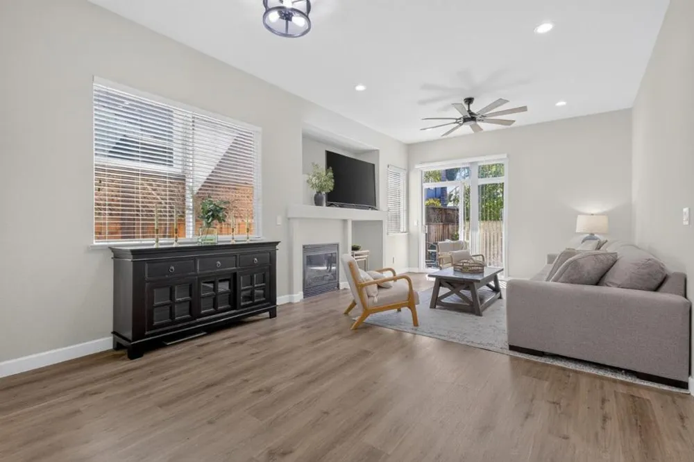 8039 Leno Drive Windsor, CA 95492