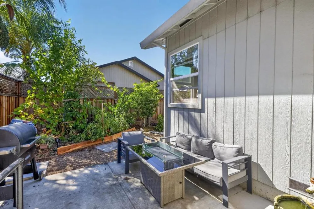 8039 Leno Drive Windsor, CA 95492