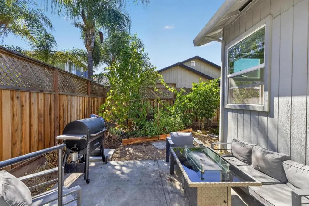 8039 Leno Drive Windsor, CA 95492