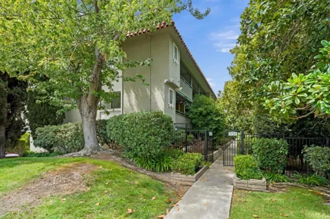 2735 Mauricia Avenue #B