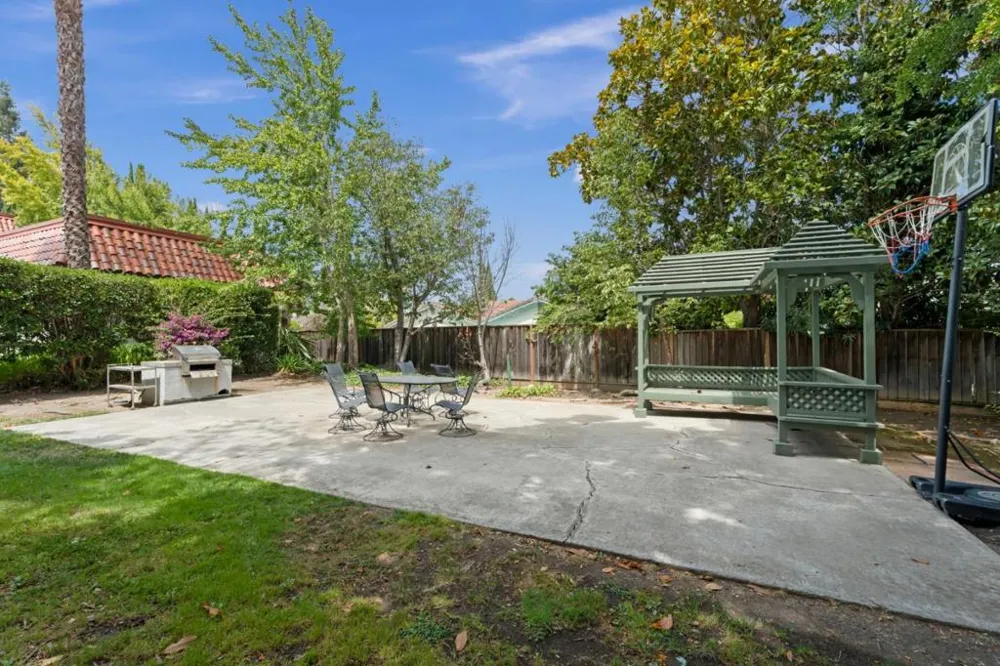 2735 Mauricia Avenue #B Santa Clara, CA 95051