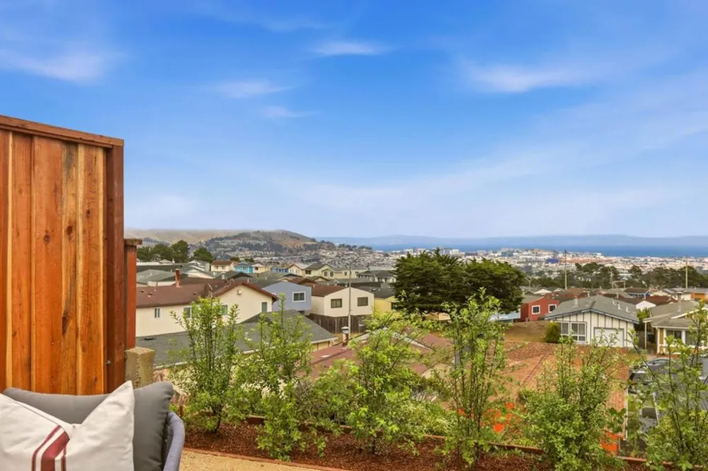 28 Camelot Court Daly City, CA 94015