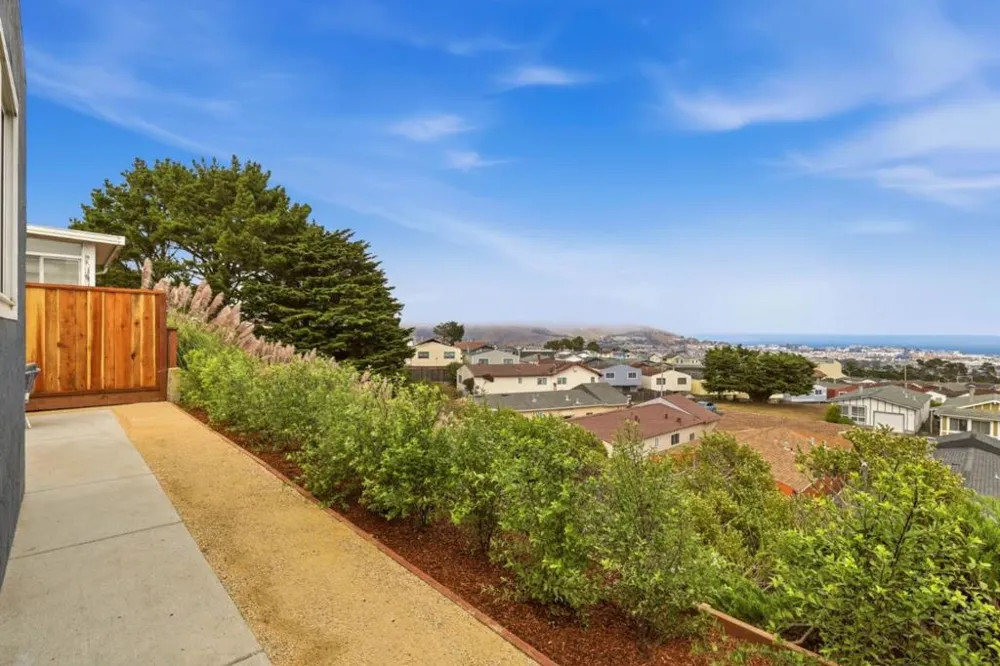 28 Camelot Court Daly City, CA 94015