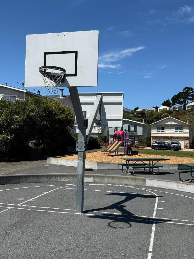 28 Camelot Court Daly City, CA 94015