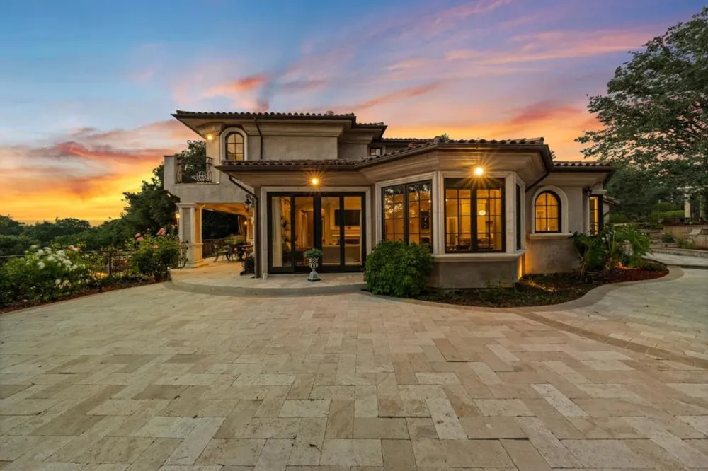 15301 Robin Anne Lane Monte Sereno, CA 95030