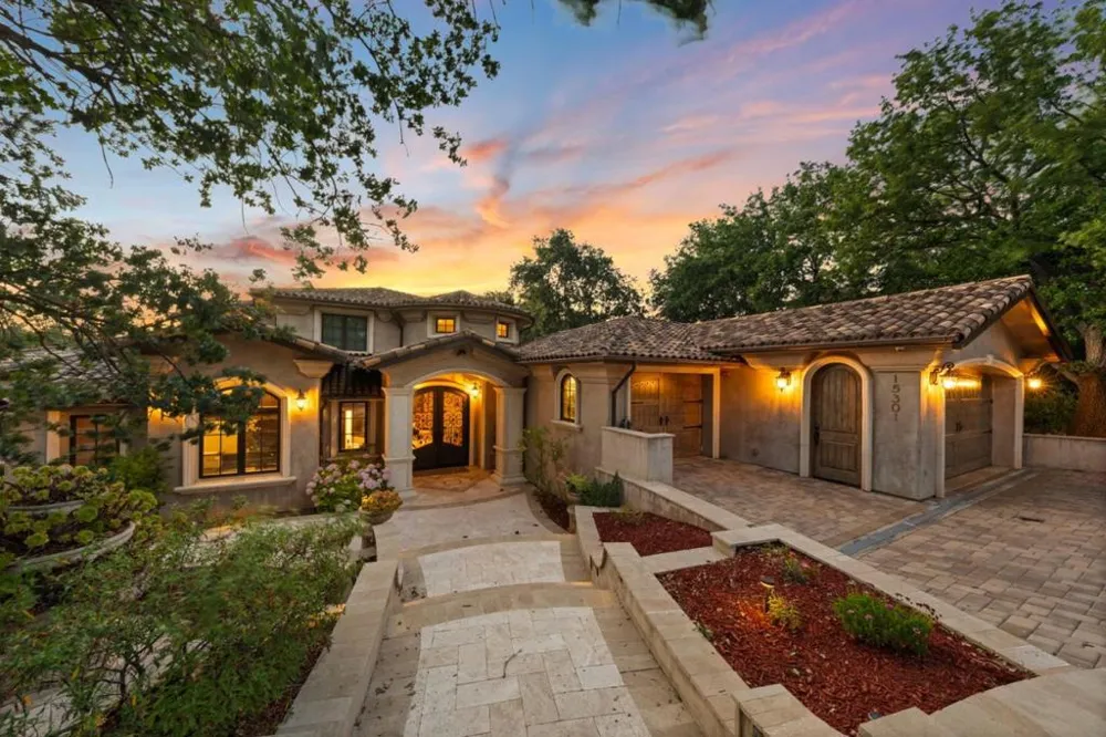 15301 Robin Anne Lane Monte Sereno, CA 95030