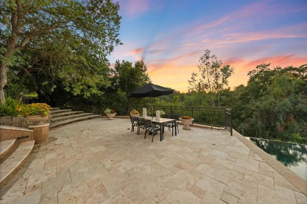 15301 Robin Anne Lane Monte Sereno, CA 95030