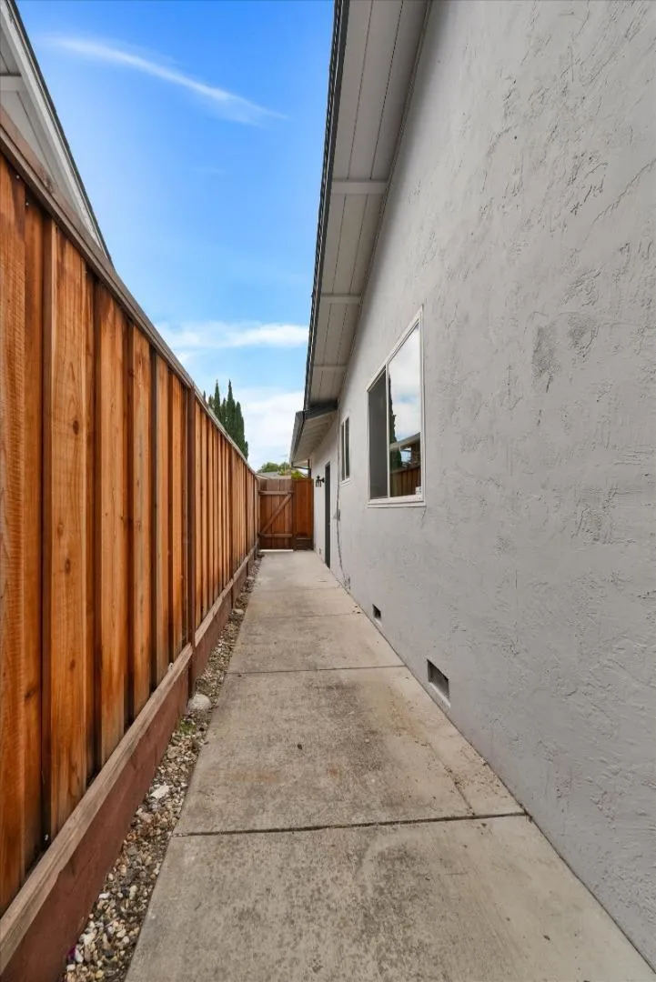 1943 Everglades Drive Milpitas, CA 95035