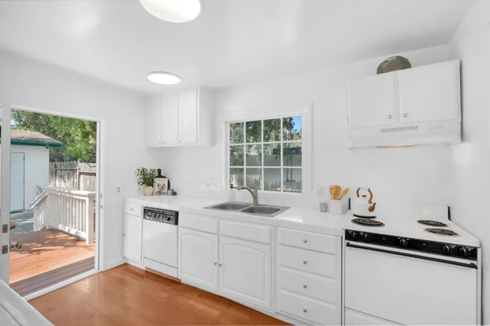 819 Newton Street Monterey, CA 93940