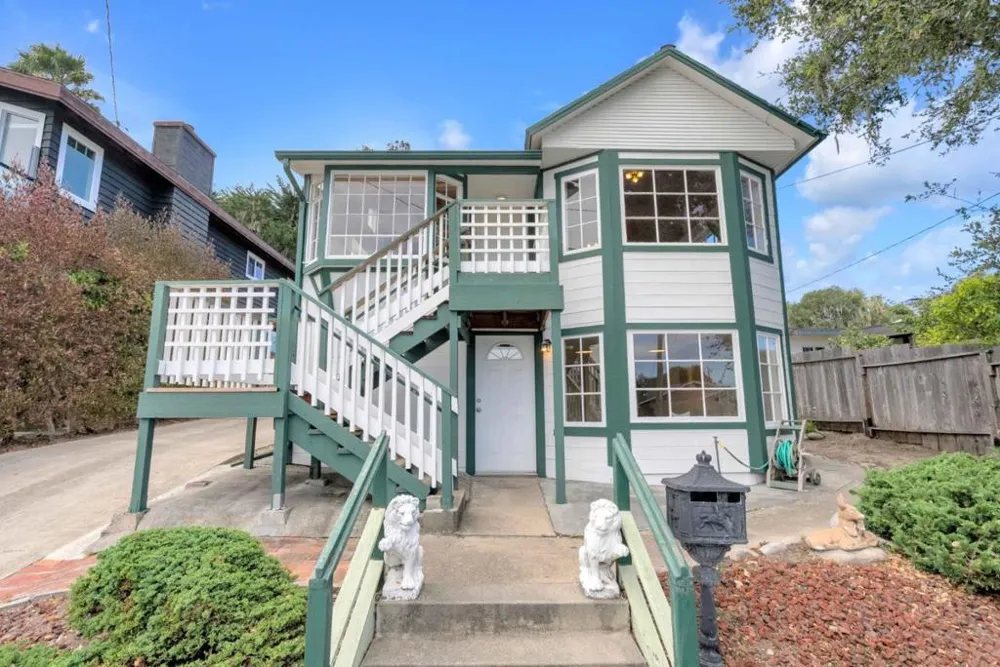 819 Newton Street Monterey, CA 93940