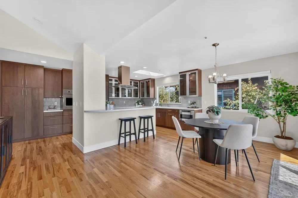 3813 Floral Santa Cruz, CA 95062