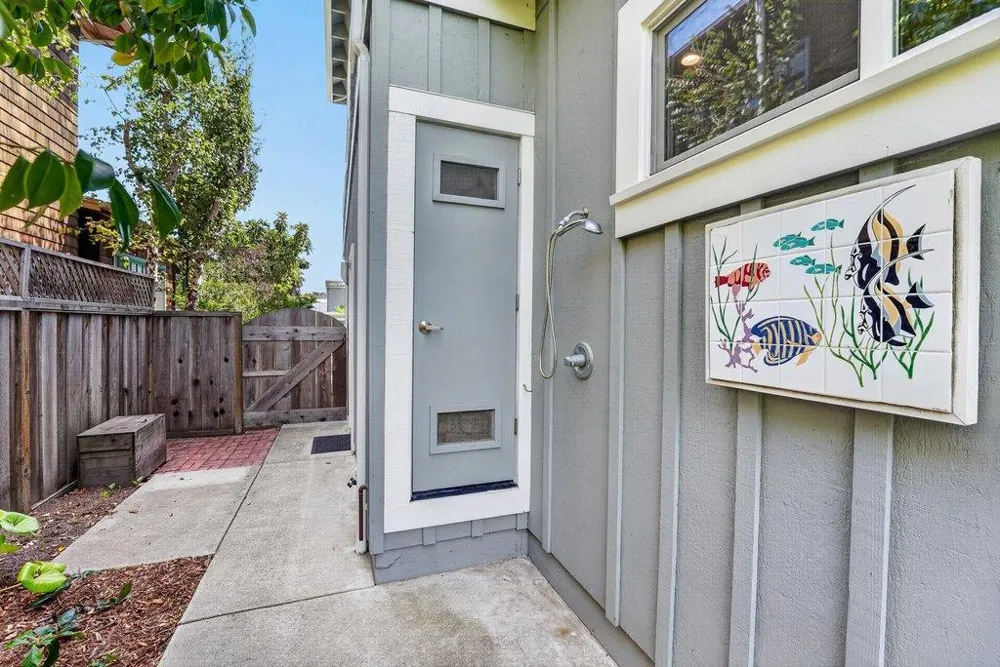 3813 Floral Santa Cruz, CA 95062