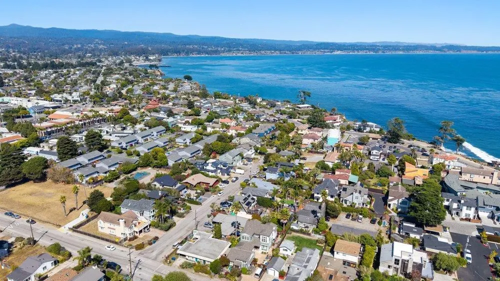 3813 Floral Santa Cruz, CA 95062