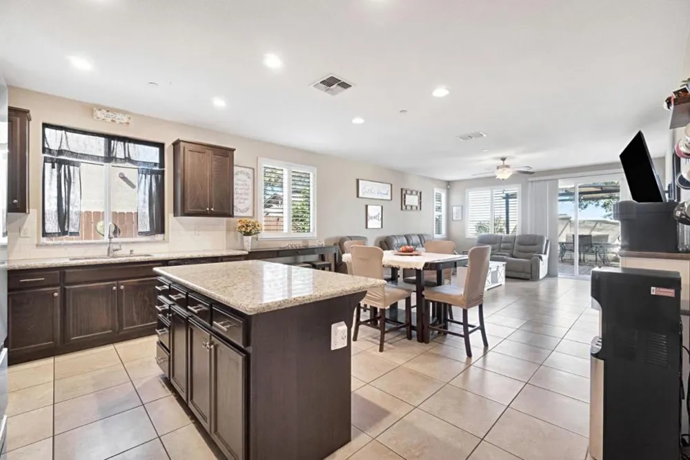 1596 Manzanita Way Los Banos, CA 93635