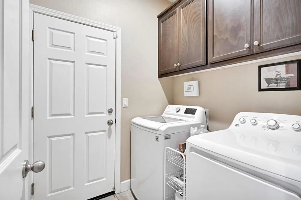 1596 Manzanita Way Los Banos, CA 93635