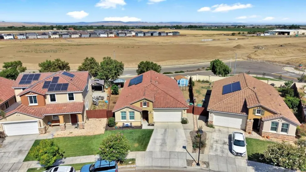 1596 Manzanita Way Los Banos, CA 93635