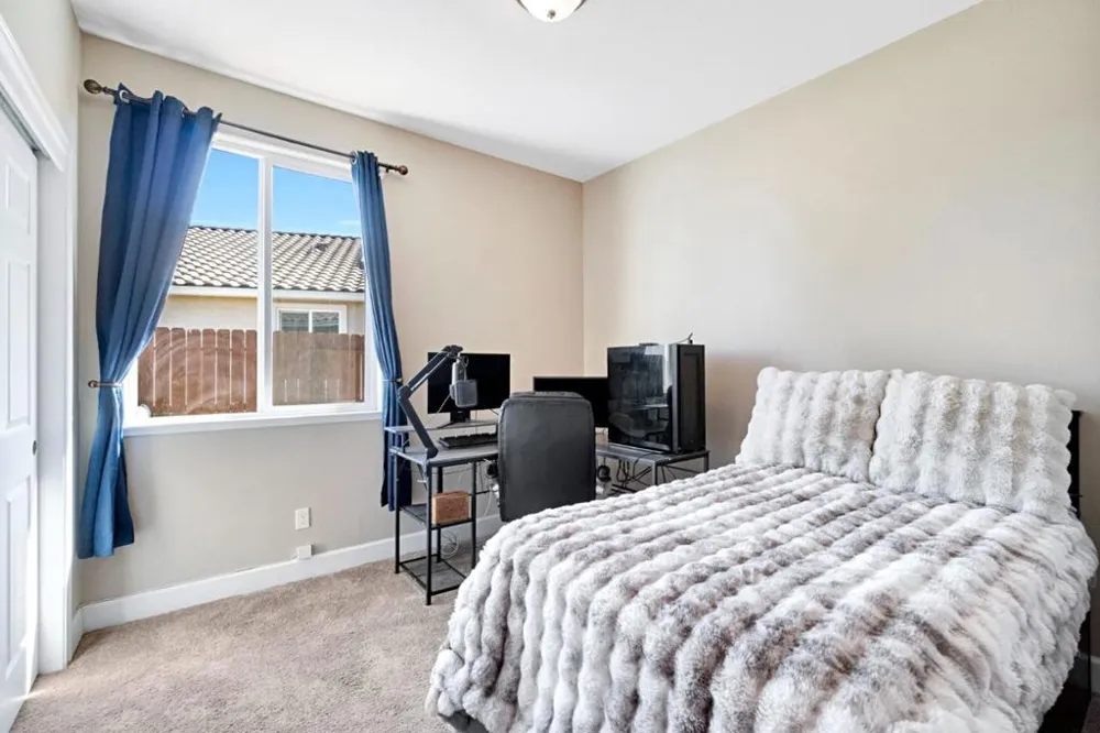 1596 Manzanita Way Los Banos, CA 93635