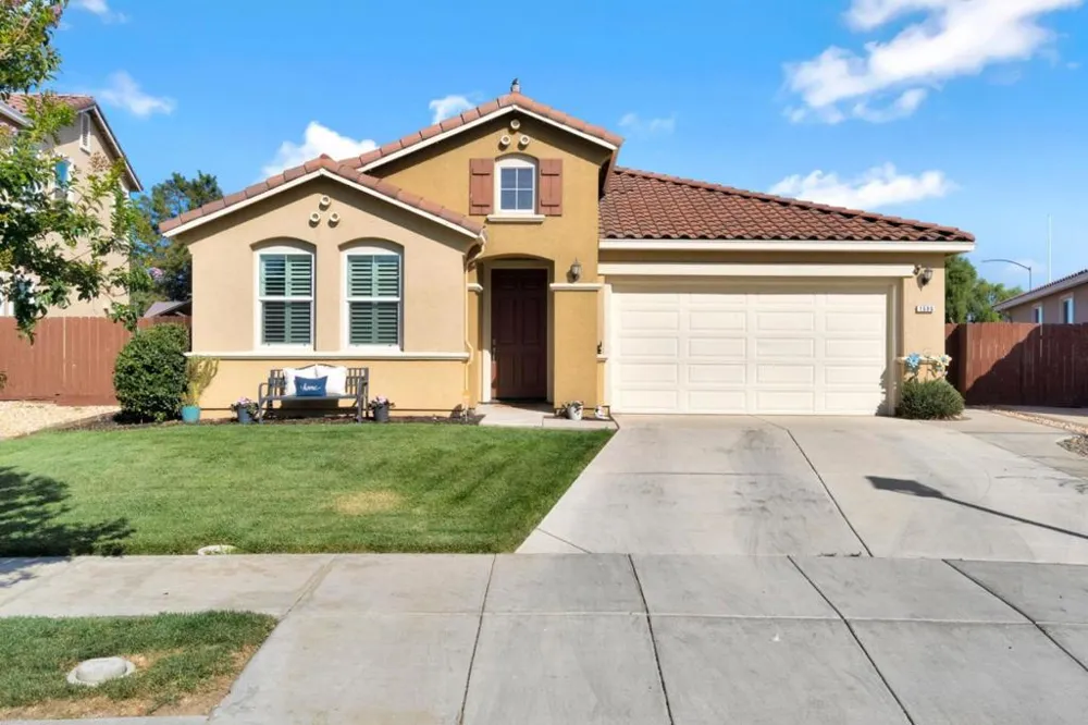 1596 Manzanita Way Los Banos, CA 93635