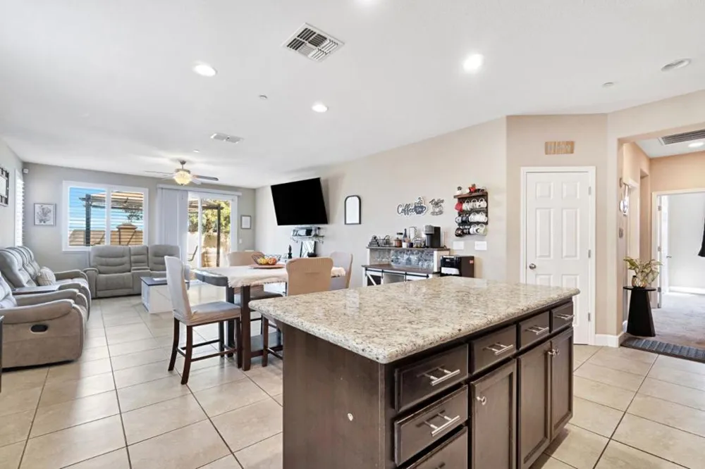 1596 Manzanita Way Los Banos, CA 93635