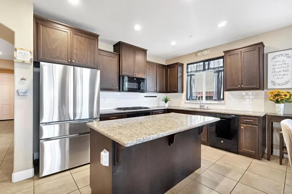 1596 Manzanita Way Los Banos, CA 93635
