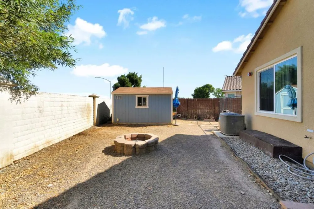 1596 Manzanita Way Los Banos, CA 93635