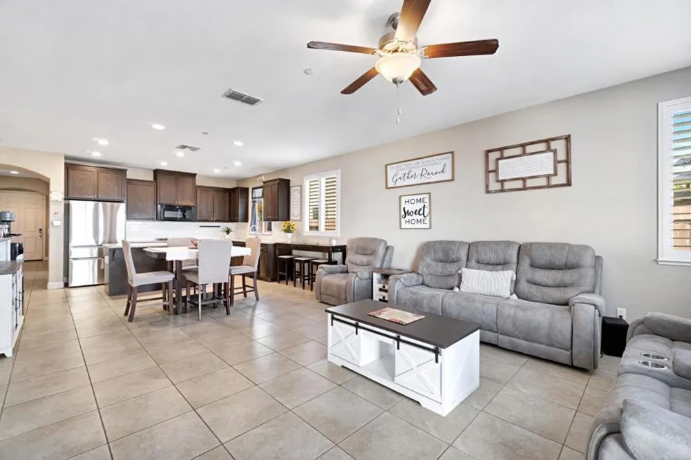 1596 Manzanita Way Los Banos, CA 93635