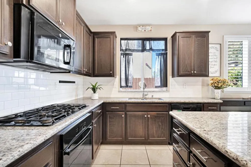 1596 Manzanita Way Los Banos, CA 93635