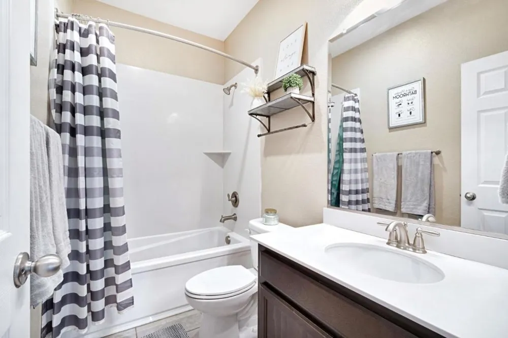 1596 Manzanita Way Los Banos, CA 93635