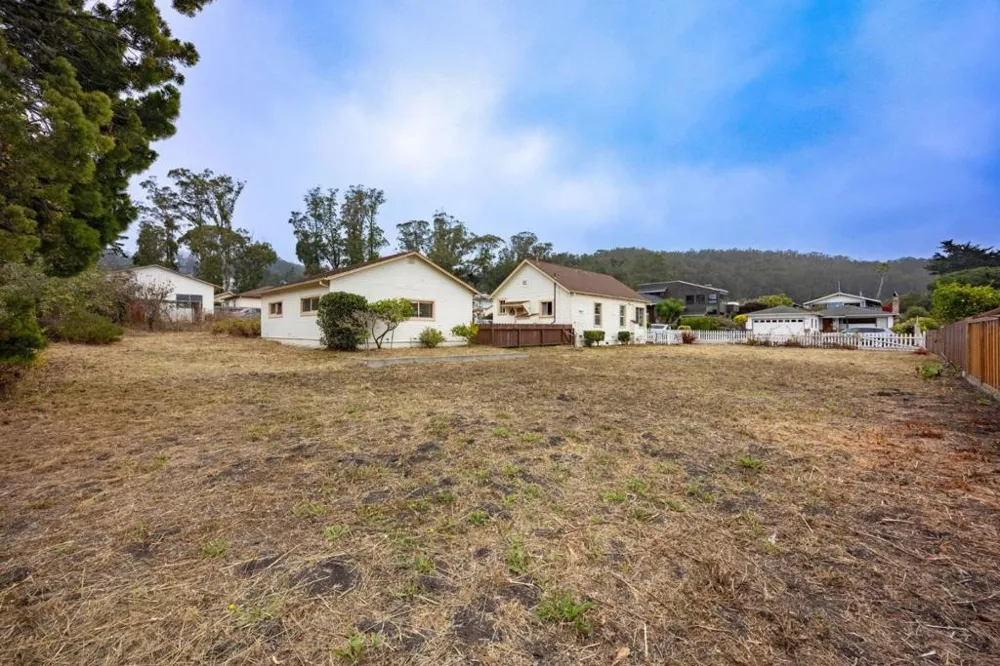 978 Palma Street El Granada, CA 94018