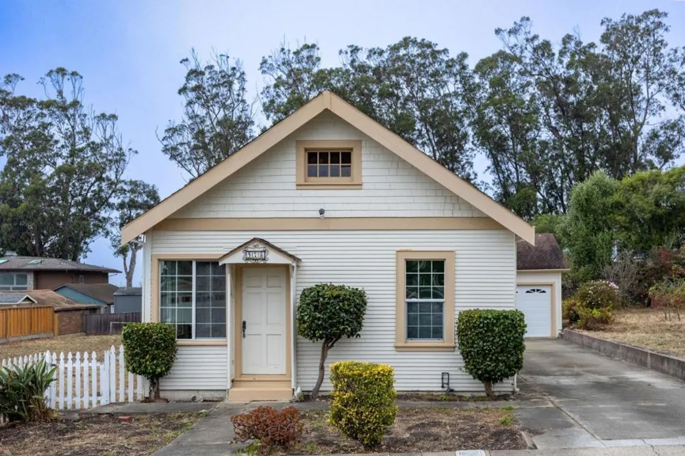 978 Palma Street El Granada, CA 94018