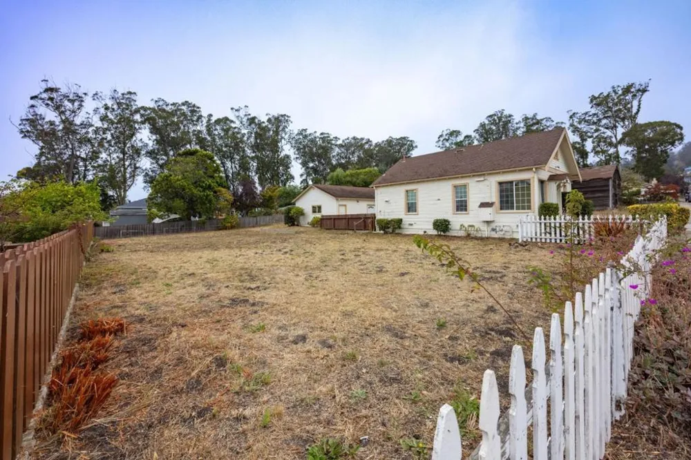 978 Palma Street El Granada, CA 94018