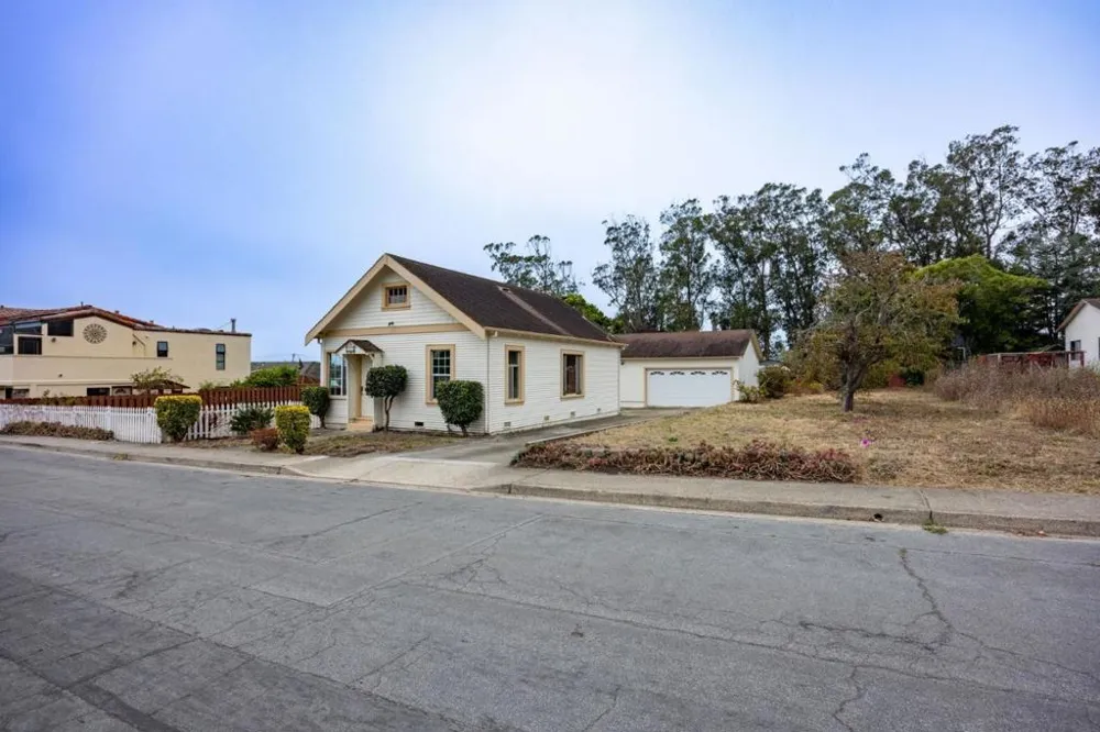 978 Palma Street El Granada, CA 94018