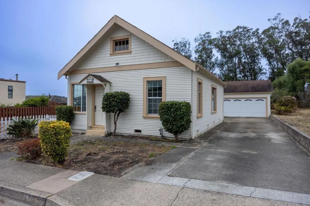 978 Palma Street El Granada, CA 94018